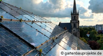 Technische Aspekte der Photovoltaikanlage auf Kirchen<br>